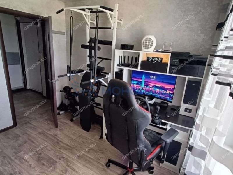 трёхкомнатная квартира на улице Чкалова дом 2 рабочий посёлок Решетиха