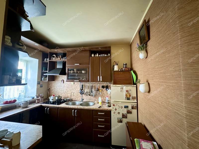 дом на  село Безводное