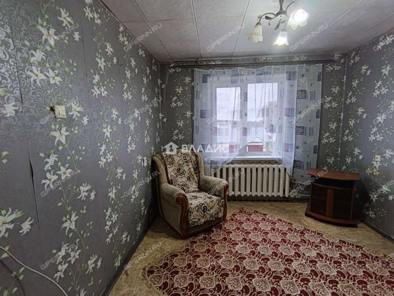 трёхкомнатная квартира на улице им. Синявина дом 56 рабочий посёлок Красные Баки