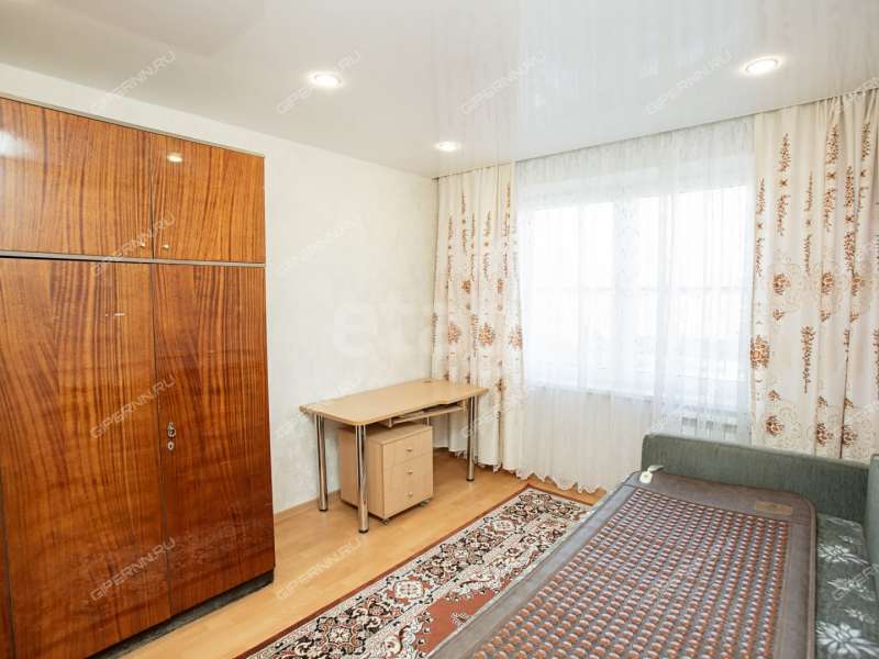 трёхкомнатная квартира на Днепропетровской улице дом 16