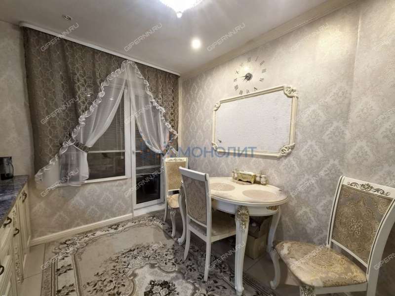 трёхкомнатная квартира на улице Движенцев дом 1