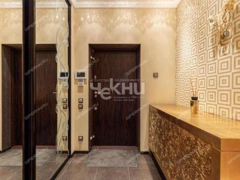 четырёхкомнатная квартира на улице Ульянова дом 7