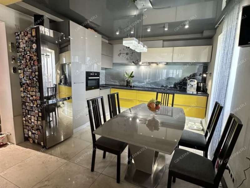 трёхкомнатная квартира на Октябрьской улице дом 5б город Дзержинск