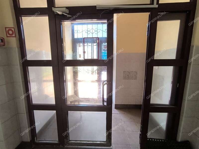 помещение под торговую площадь на улице Челюскинцев