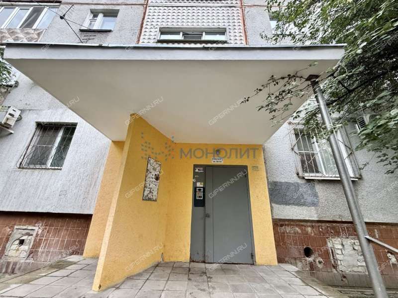 трёхкомнатная квартира на улице Верхнепечёрская дом 1