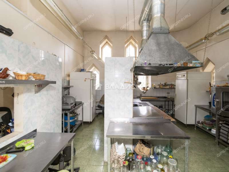 здание под офис, торговую площадь на улице Баранова