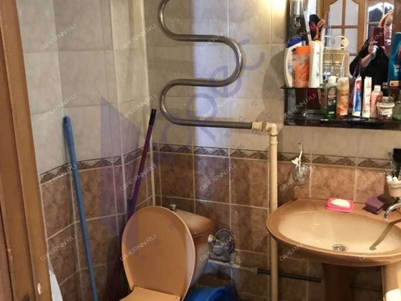 комната в доме 26 на бульваре 60-летия Октября