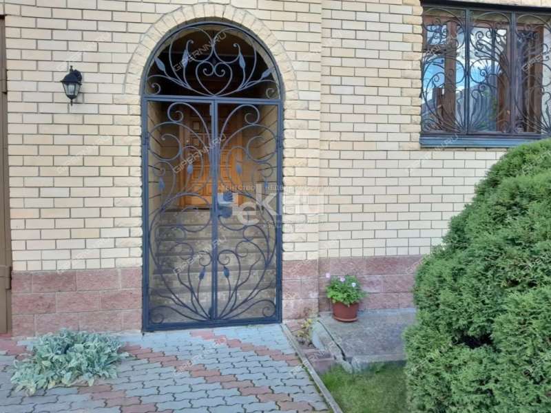 дом в микрорайоне 3 й город Бор