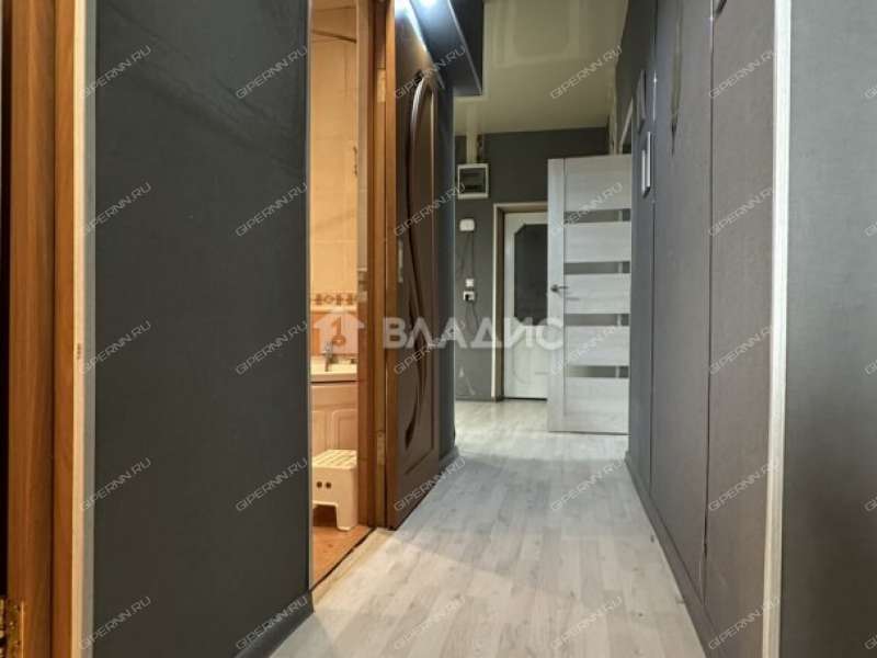 трёхкомнатная квартира на улице Буревестника дом 14