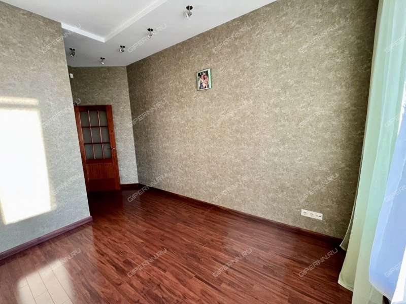 пятикомнатная квартира на улице Коминтерна дом 139
