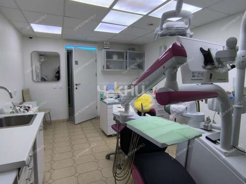 помещение под недвижимость под медицинские учреждения на улице Звездинка