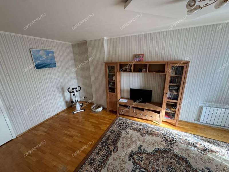 трёхкомнатная квартира на проспекте Кирова дом 6