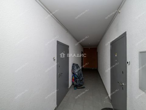 1-komnatnaya-ul-geroya-sovetskogo-soyuza-safronova-d-7-k1 фото