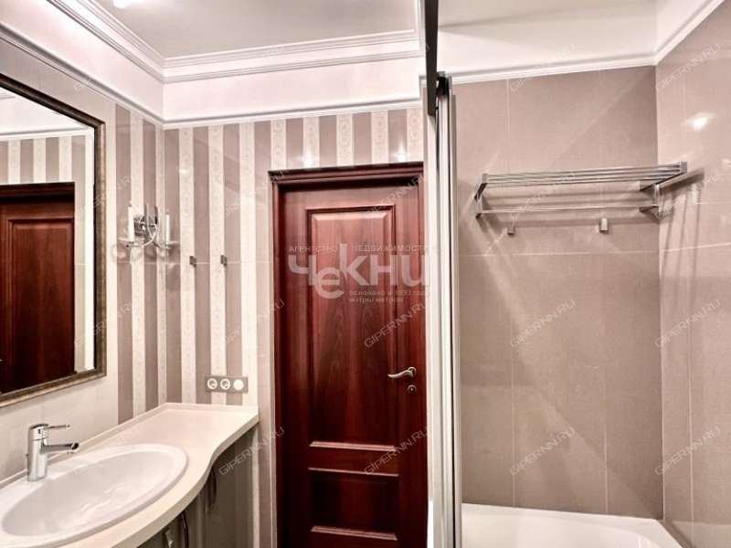 трёхкомнатная квартира на улице Коминтерна дом 139