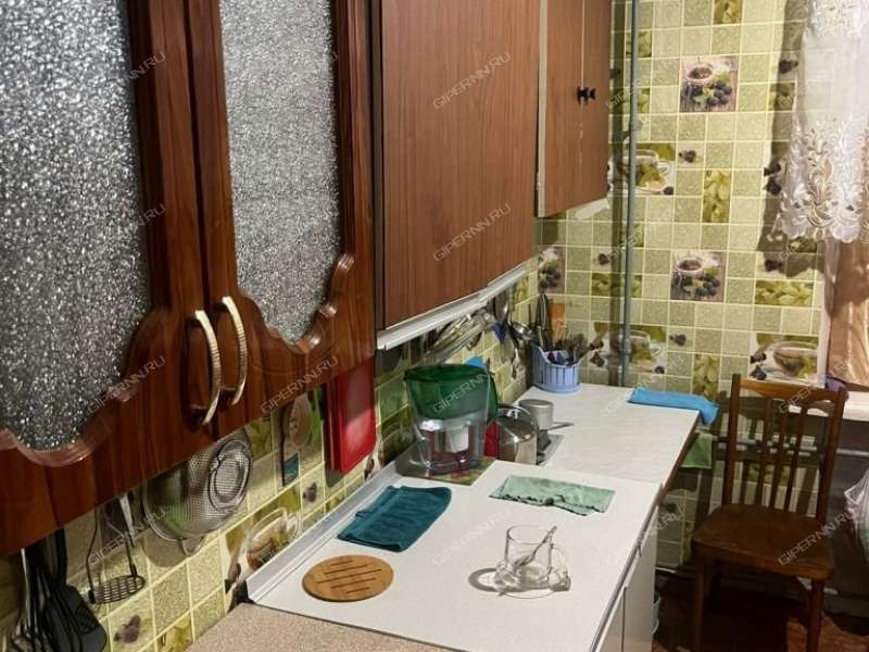 комната в доме 13 на улице Героя Советского Союза Поющева