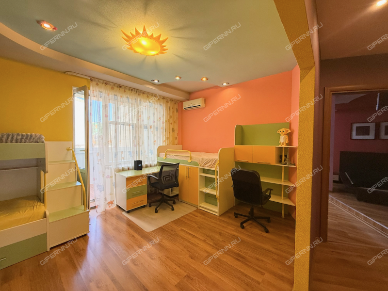 трёхкомнатная квартира на улице Коминтерна дом 127