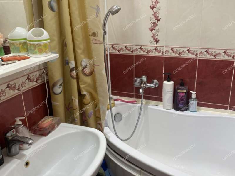 четырёхкомнатная квартира на улице Строкина дом 19