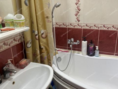 4-komnatnaya-ul-strokina-d-19 фото