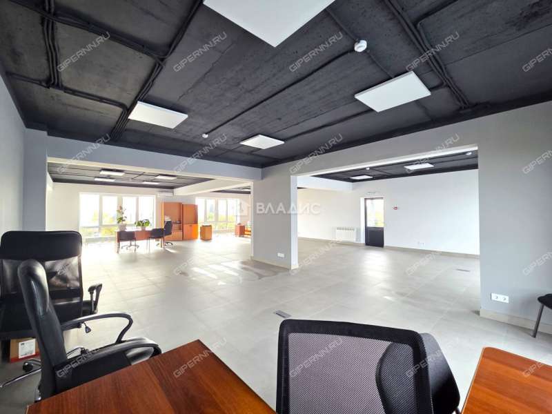 здание под офис, торговую площадь на улице Ларина