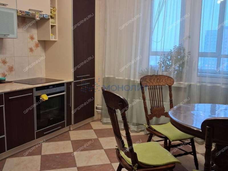 трёхкомнатная квартира на улице Карла Маркса дом 52