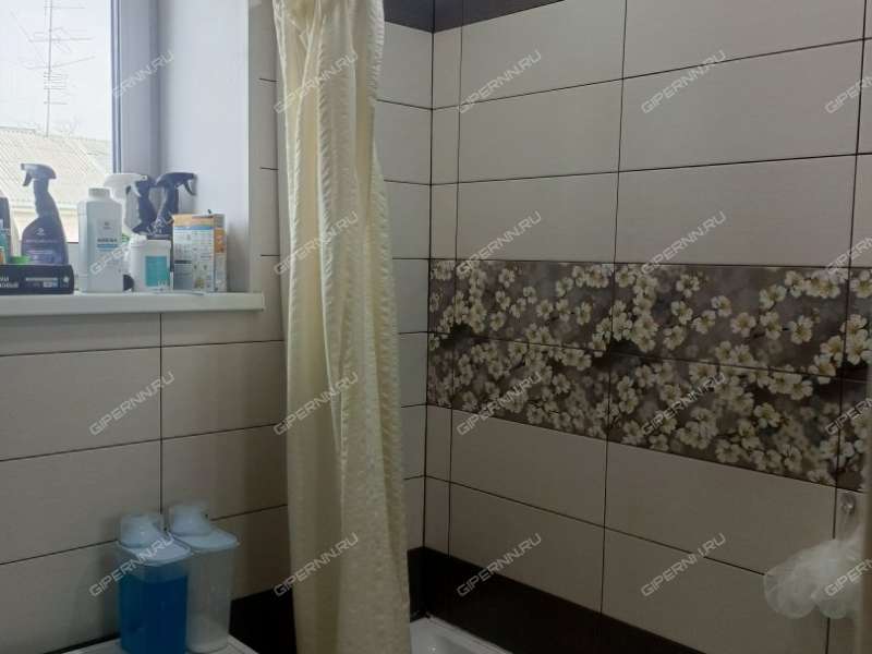 трёхкомнатная квартира на проспекте Кирова дом 7