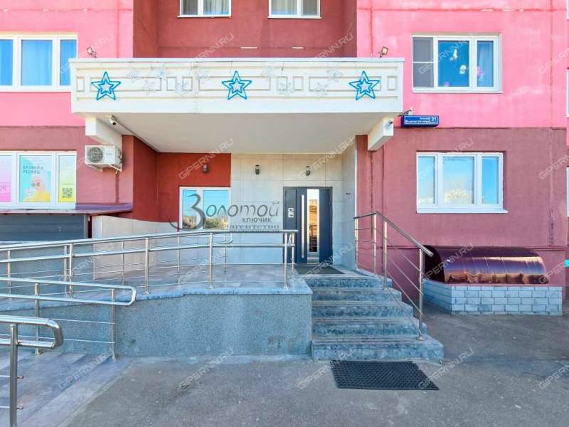 трёхкомнатная квартира на бульваре 60-летия Октября дом 21 к1