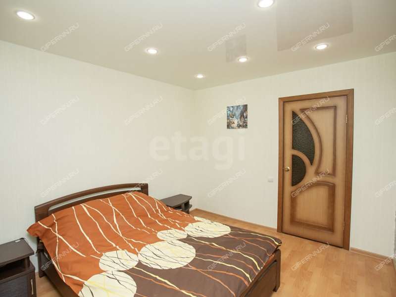 трёхкомнатная квартира на Днепропетровской улице дом 16