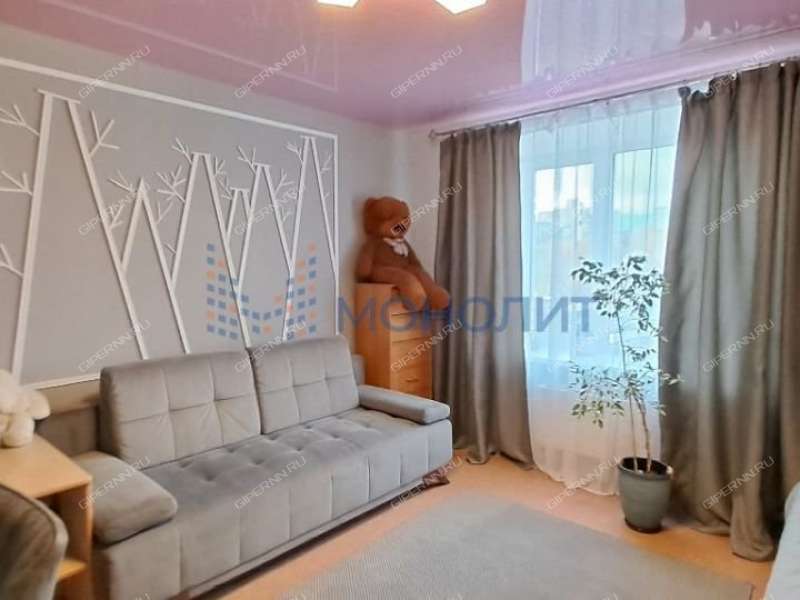 трёхкомнатная квартира на Вятской улице дом 9