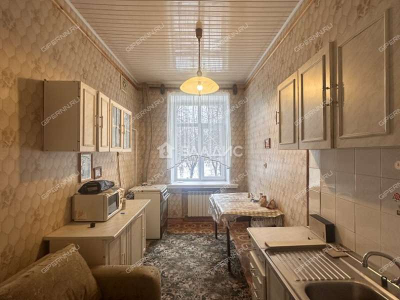 трёхкомнатная квартира на улице Страж Революции дом 6/3