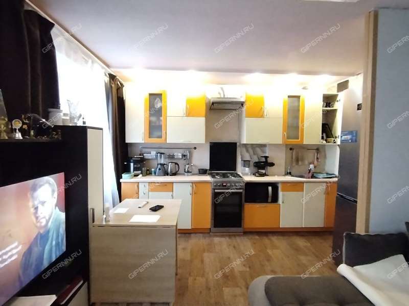 четырёхкомнатная квартира в 2-м микрорайоне дом 1 город Кстово