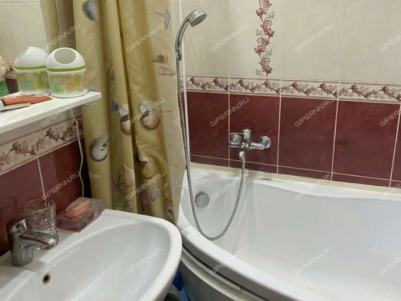 четырёхкомнатная квартира на улице Строкина дом 19