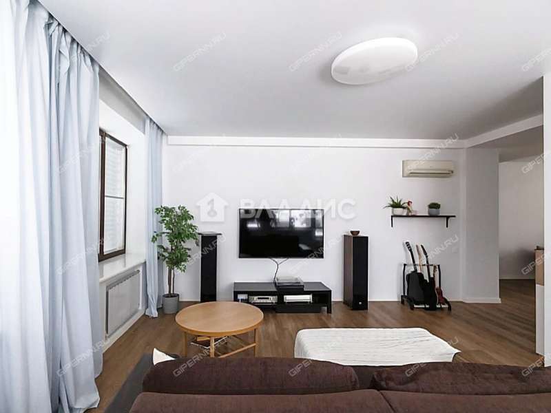 трёхкомнатная квартира на Ошарской улице дом 16