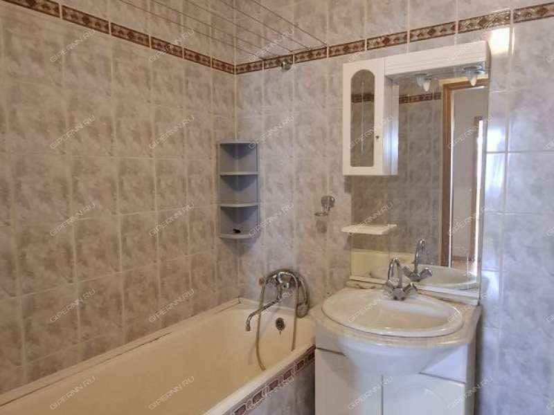 трёхкомнатная квартира на Зелёной улице дом 12б город Кстово