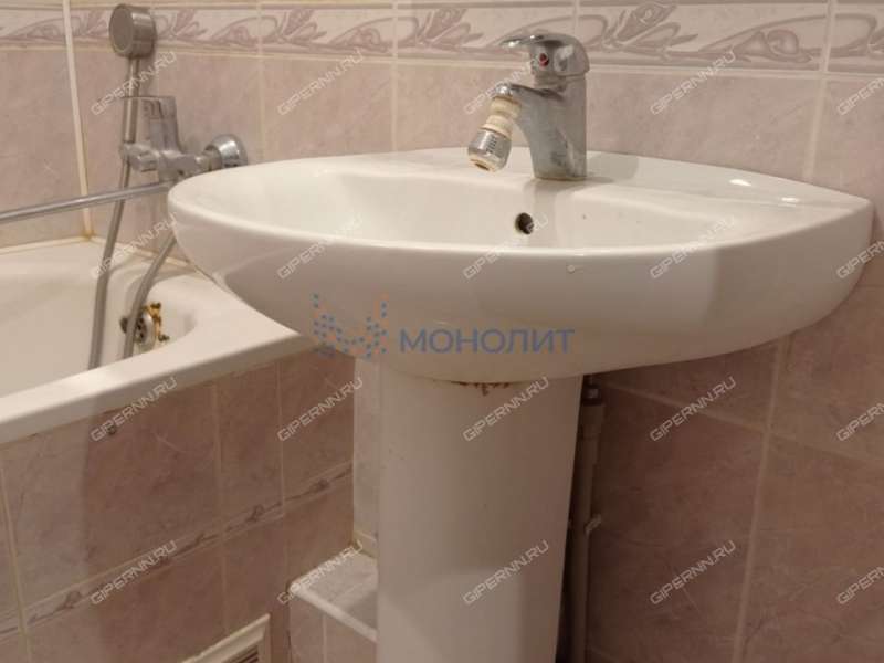 трёхкомнатная квартира на улице Германа Лопатина дом 2