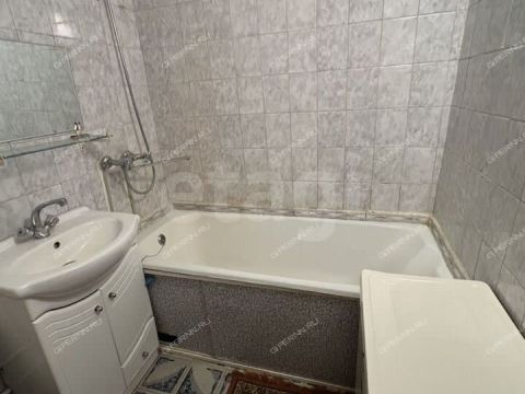 1-komnatnaya-ul-admirala-makarova-d-8-k1 фото