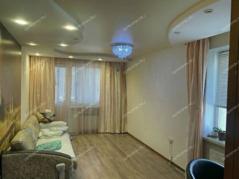 4-komnatnaya-ul-strokina-d-19 фото