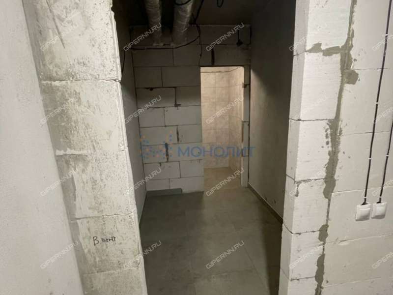 помещение под офис, торговую площадь на улице Владимира Лузянина