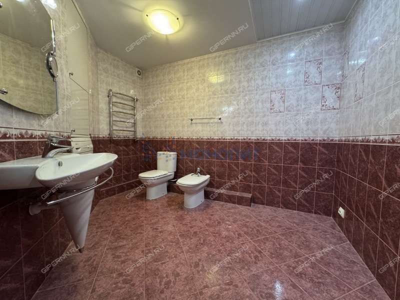 трёхкомнатная квартира на Керченской улице дом 28