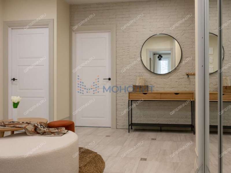 трёхкомнатная квартира на площади Свободы дом 7