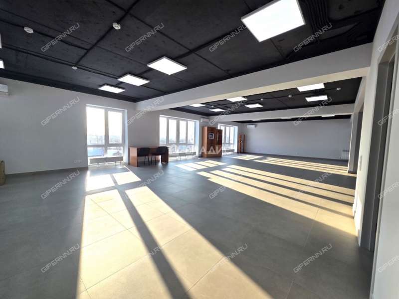 здание под офис, торговую площадь на улице Ларина