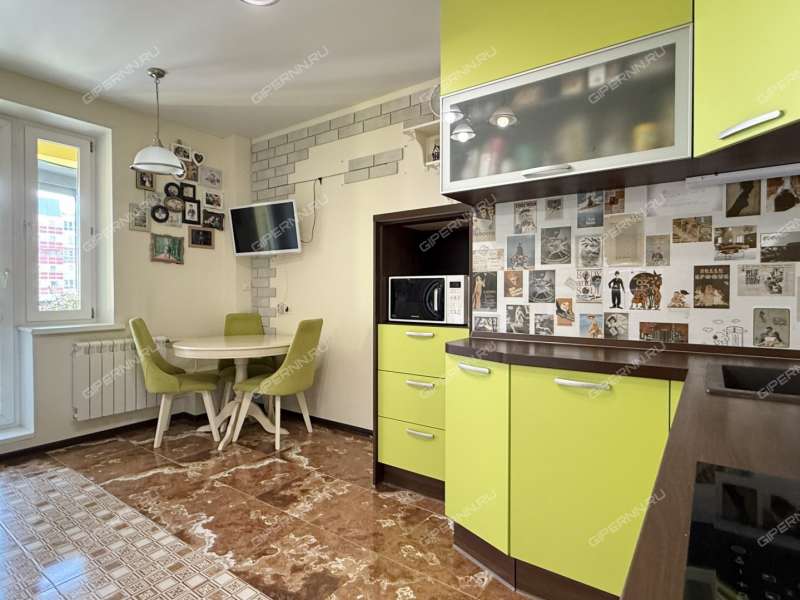 трёхкомнатная квартира на бульваре 60-летия Октября дом 25 к2