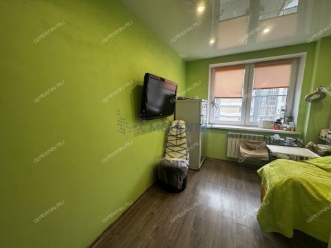 4-komnatnaya-ul-vyatskaya-d-4 фото