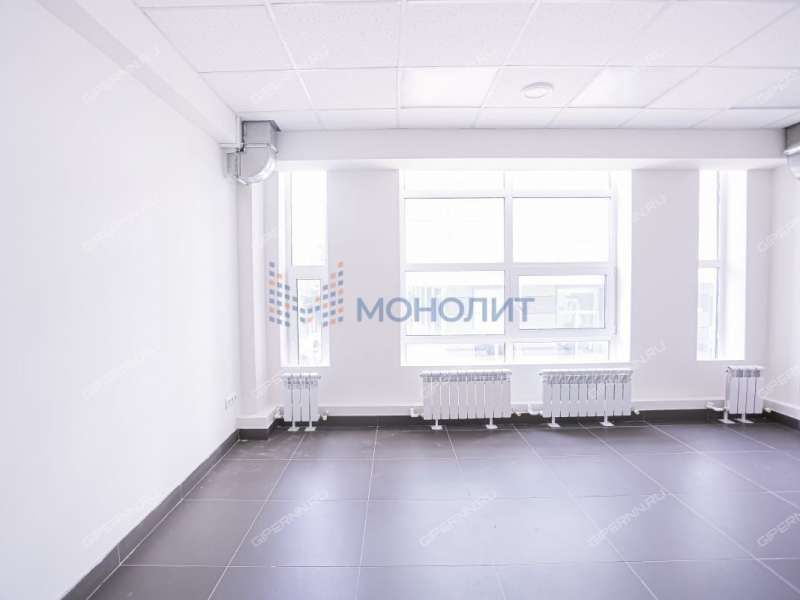 здание под недвижимость под медицинские учреждения, недвижимость под образовательные учреждения на улице Родионова