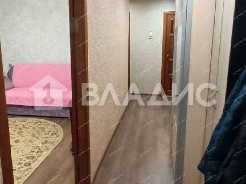 трёхкомнатная квартира на улице Родионова дом 180