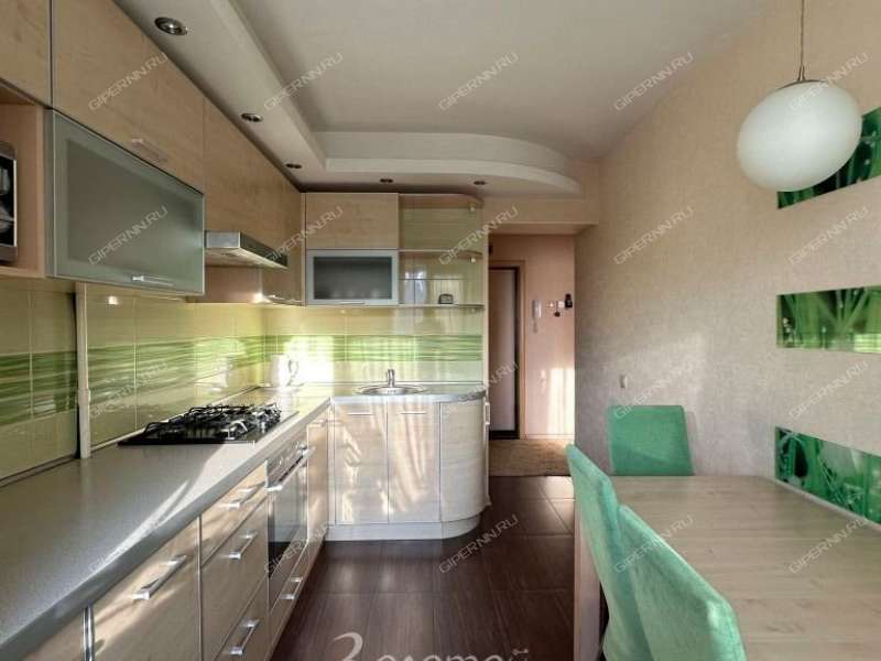 четырёхкомнатная квартира на улице Юлиуса Фучика дом 7