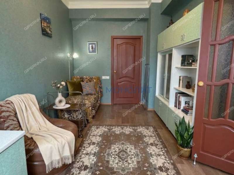 трёхкомнатная квартира на улице Страж Революции дом 4