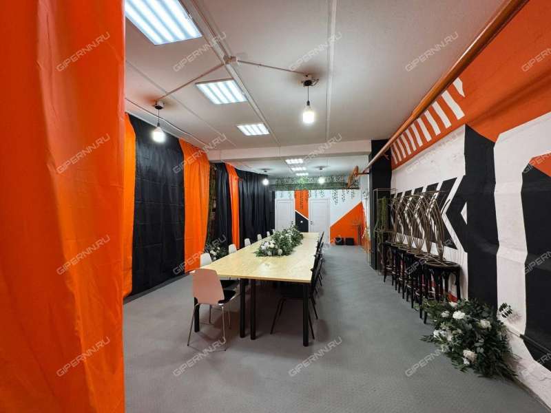 помещение под коммерческую недвижимость на улице Родионова