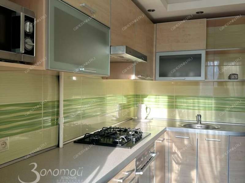 четырёхкомнатная квартира на улице Юлиуса Фучика дом 7